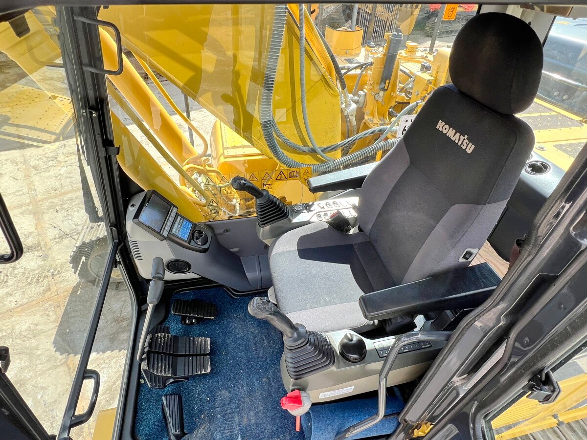 07_Komatsu PC210LC-10 BM5787_57