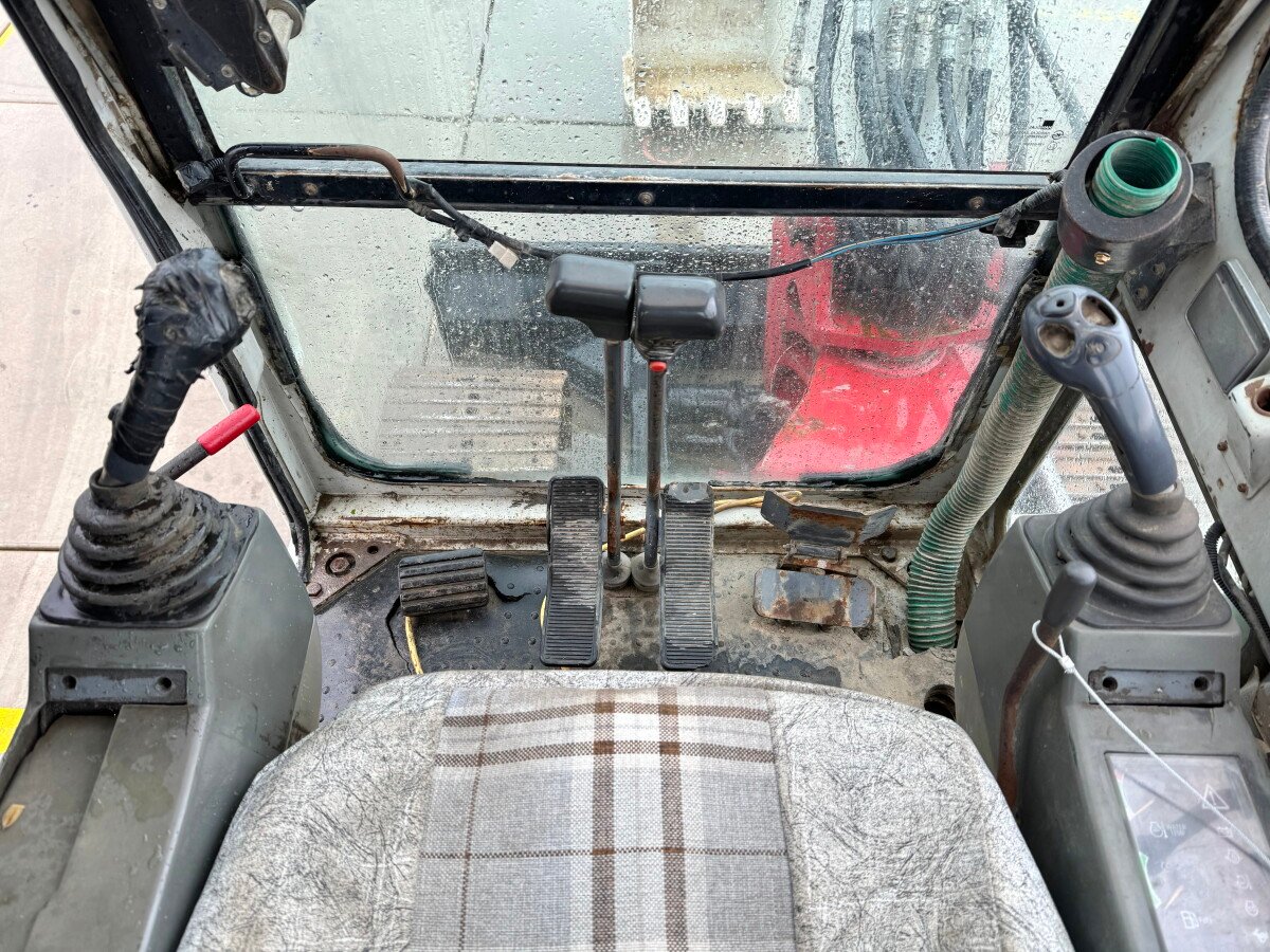 Takeuchi TB150S - Image 11