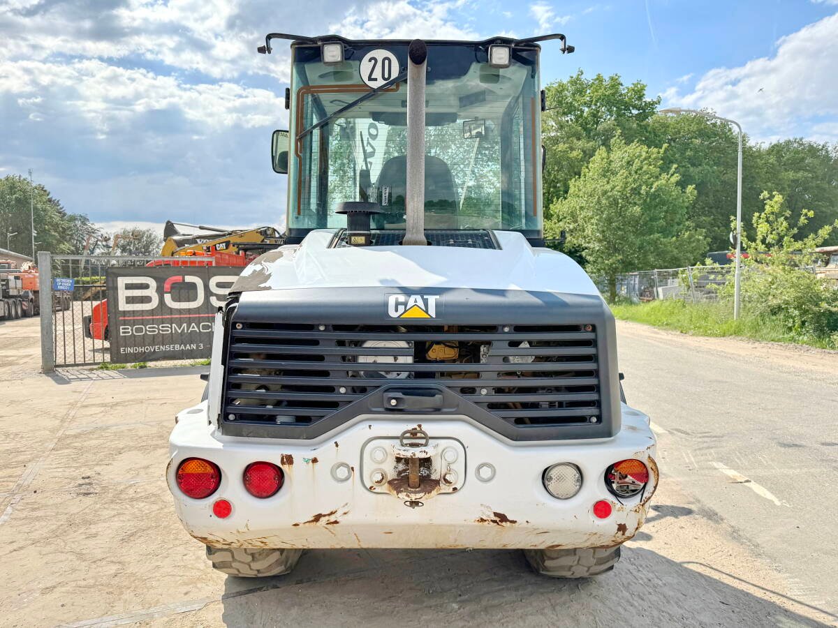 Caterpillar 908M FORKS + BUCKET - Image 4