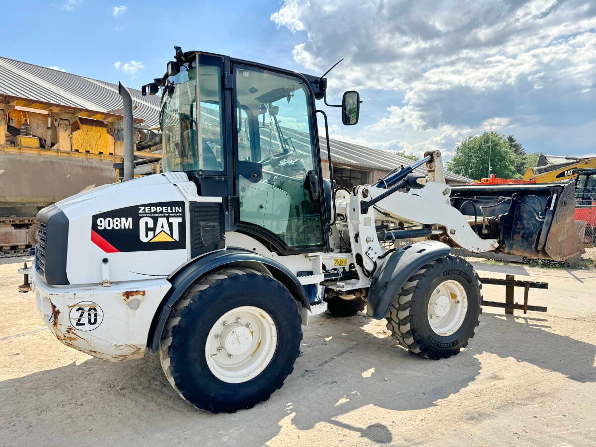 Caterpillar 908M FORKS + BUCKET - Image 3