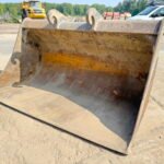 l_01_Bak Caterpillatr 330