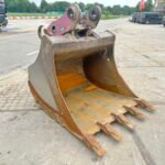 l_05_Bucket + Quick Coupler BM244_08