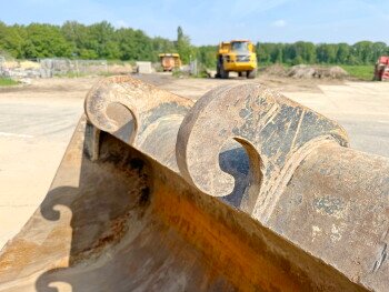 Bucket Caterpillar 330F - Image 3